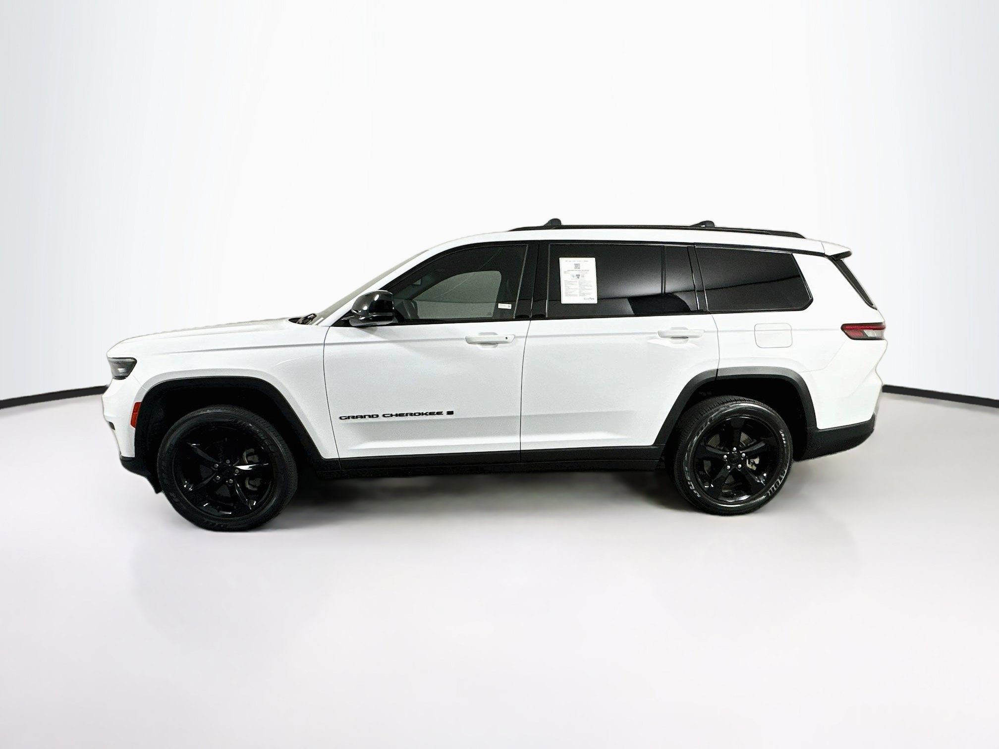 Used 2023 Jeep Grand Cherokee L Laredo AWD/4WD image 4