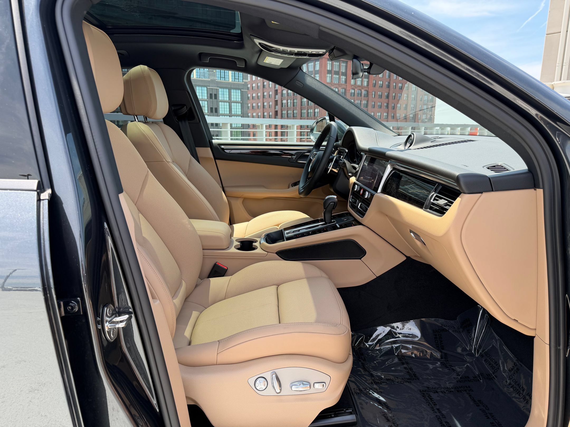 Used 2026 Porsche Macan AWD/4WD image 15