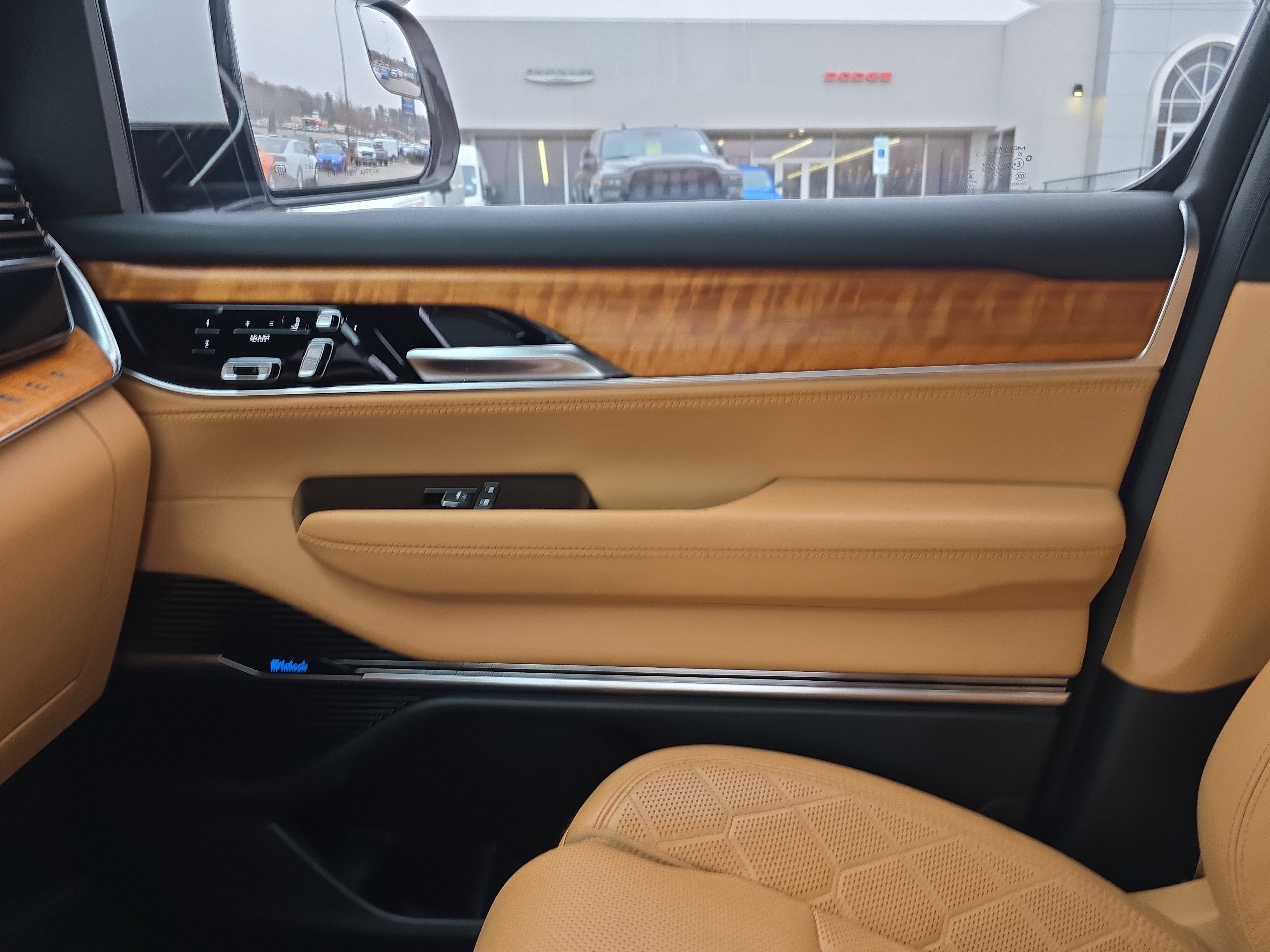 Used 2022 Jeep Grand Wagoneer Series III image 26