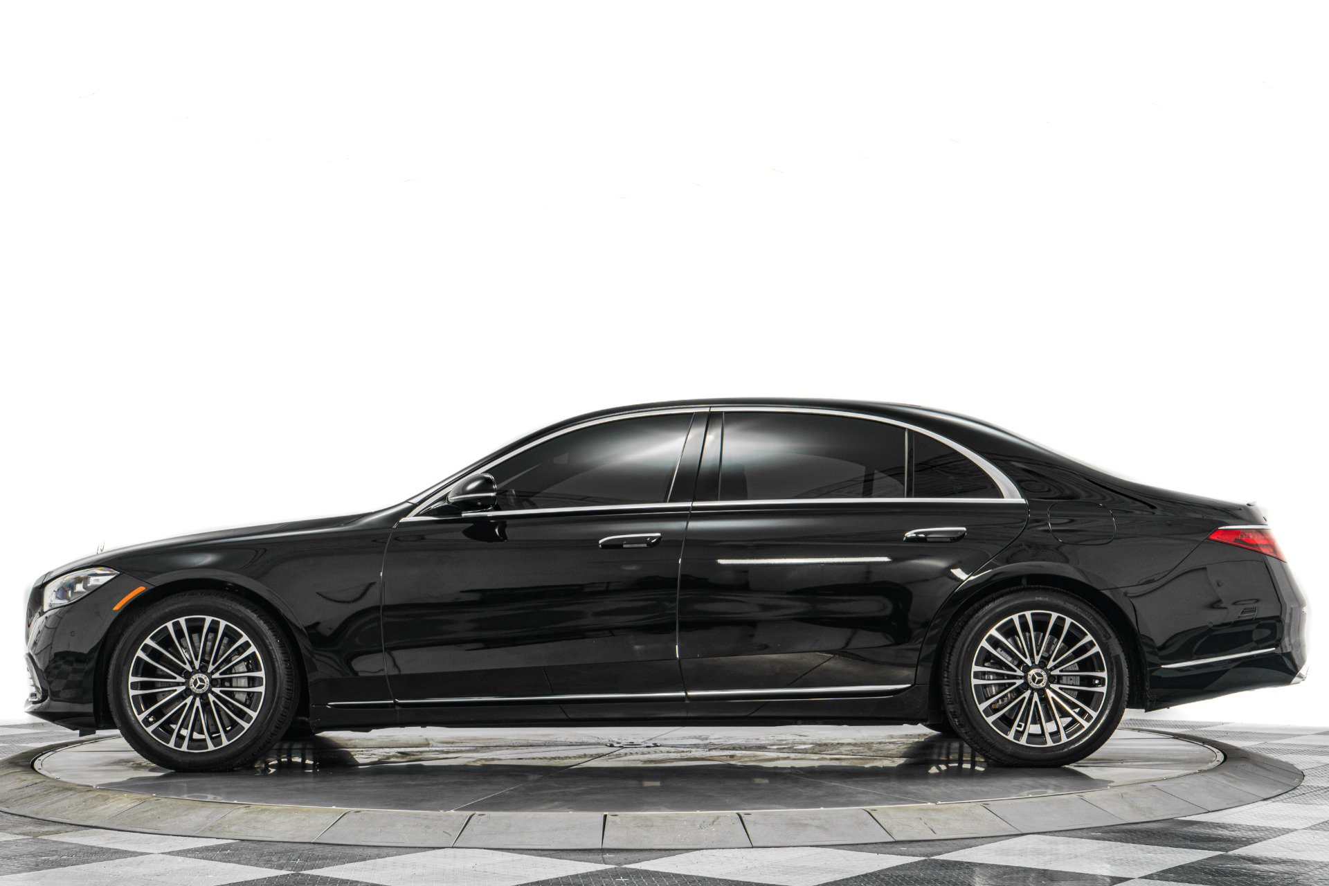 Used 2025 Mercedes-Benz S 580e 4MATIC Sedan image 6
