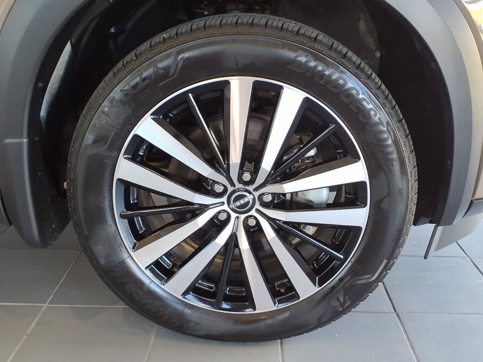 Used 2025 Nissan Pathfinder Platinum AWD/4WD image 10