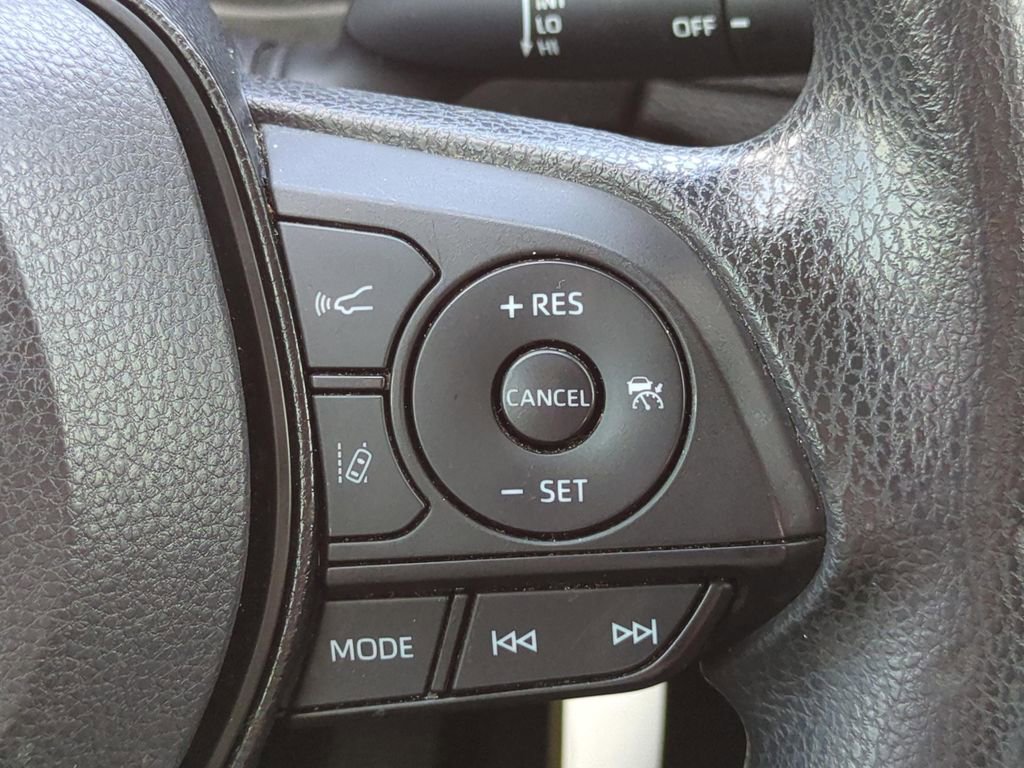 Used 2021 Toyota RAV4 LE image 22