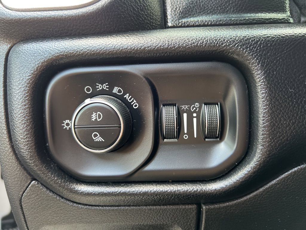 Used 2019 RAM 1500 Laramie image 25