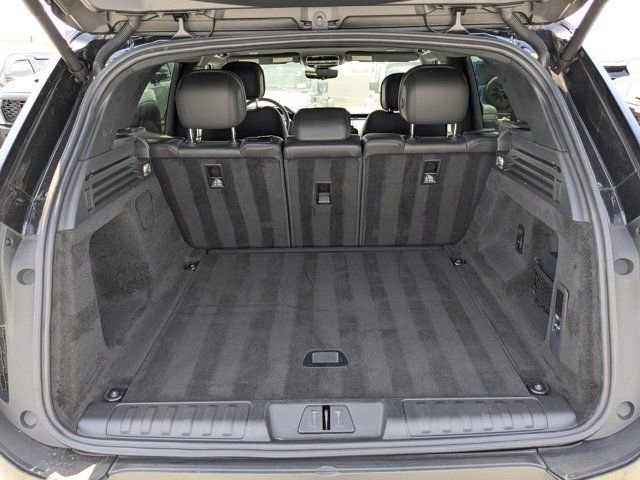 Used 2025 Land Rover Range Rover Sport SE image 12