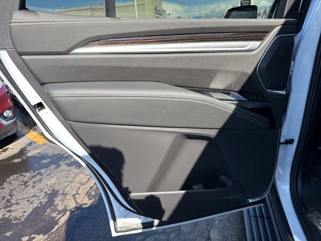 Certified 2026 Cadillac Escalade Luxury w/ LPO, Radiant Package image 18