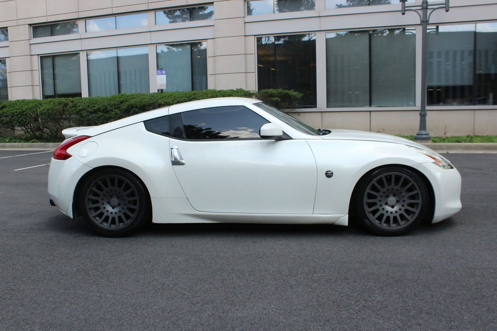 Used 2011 Nissan 370Z Coupe RWD image 6