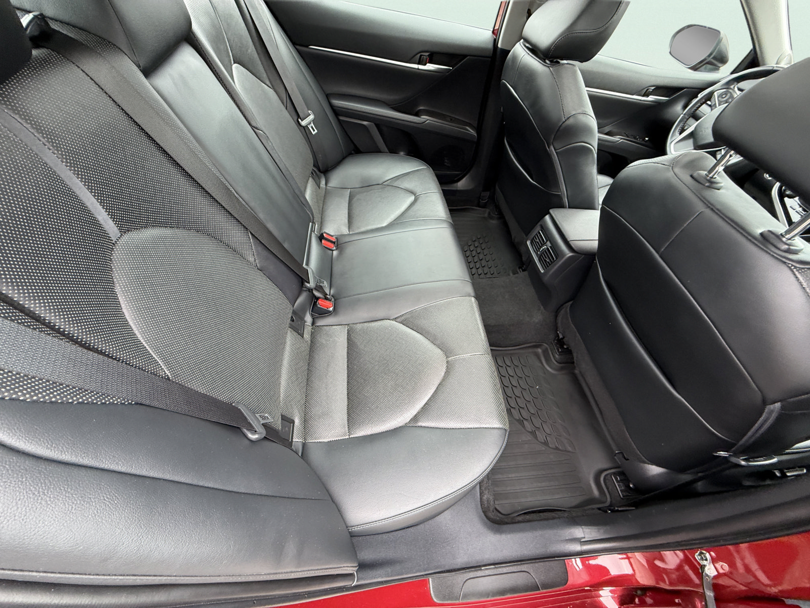 Used 2021 Toyota Camry XLE w/ Navigation Package FWD image 14
