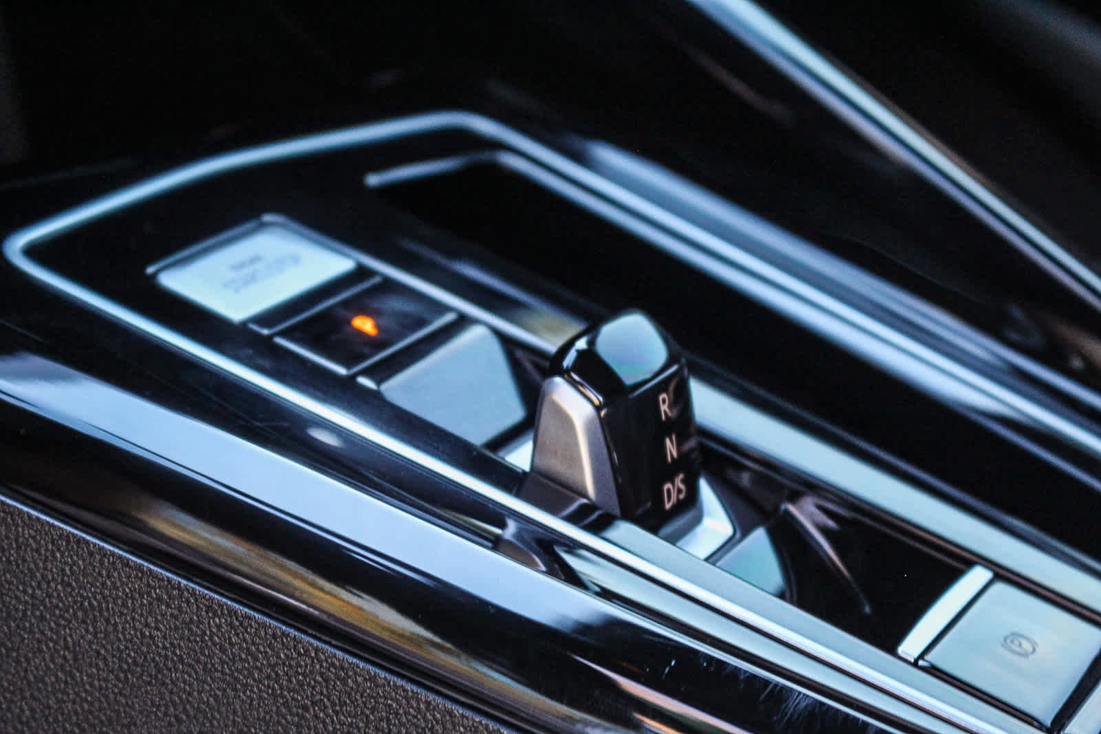 Used 2025 Volkswagen Golf w/ Euro Style Package image 21