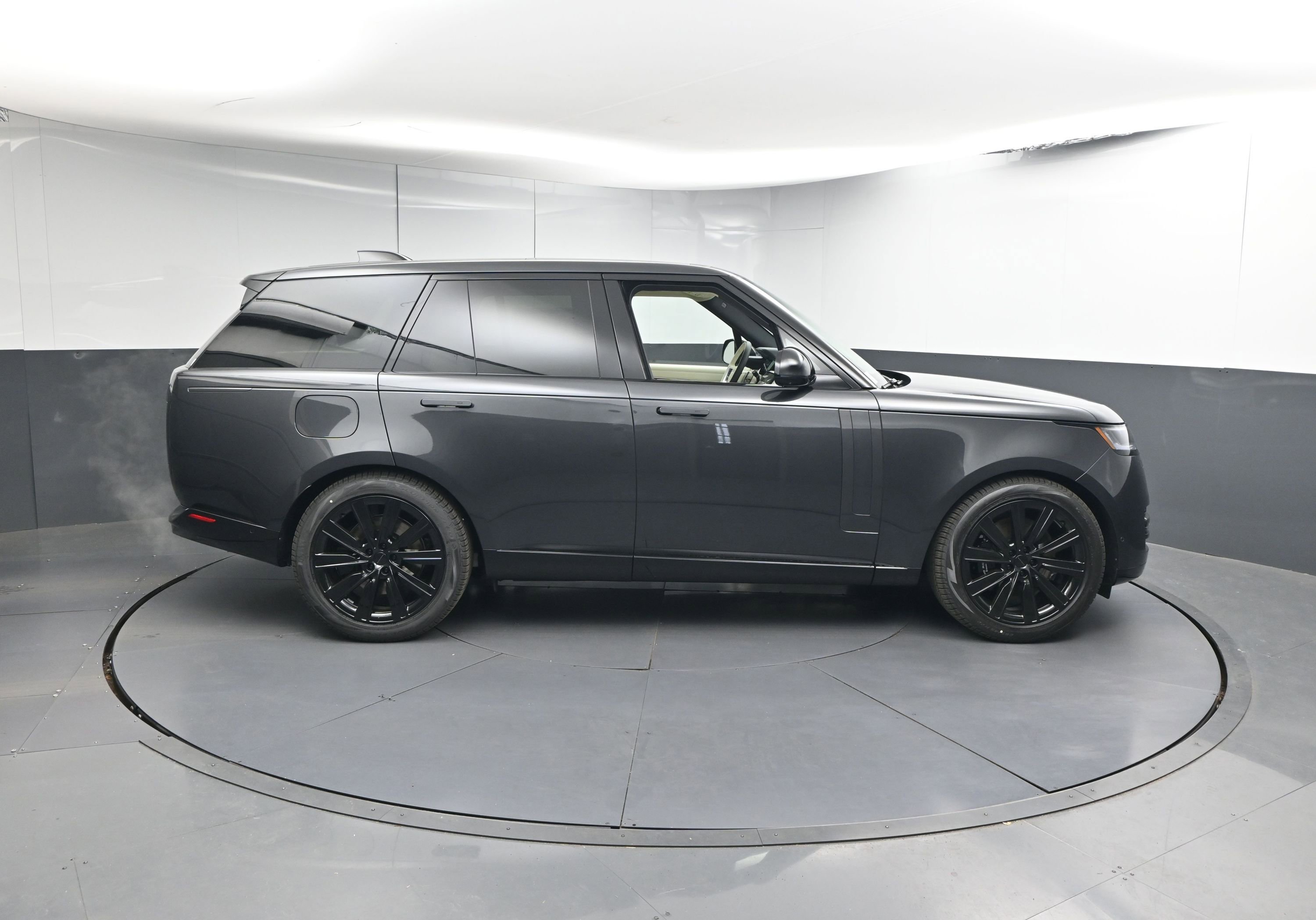 New 2026 Land Rover Range Rover SE image 22