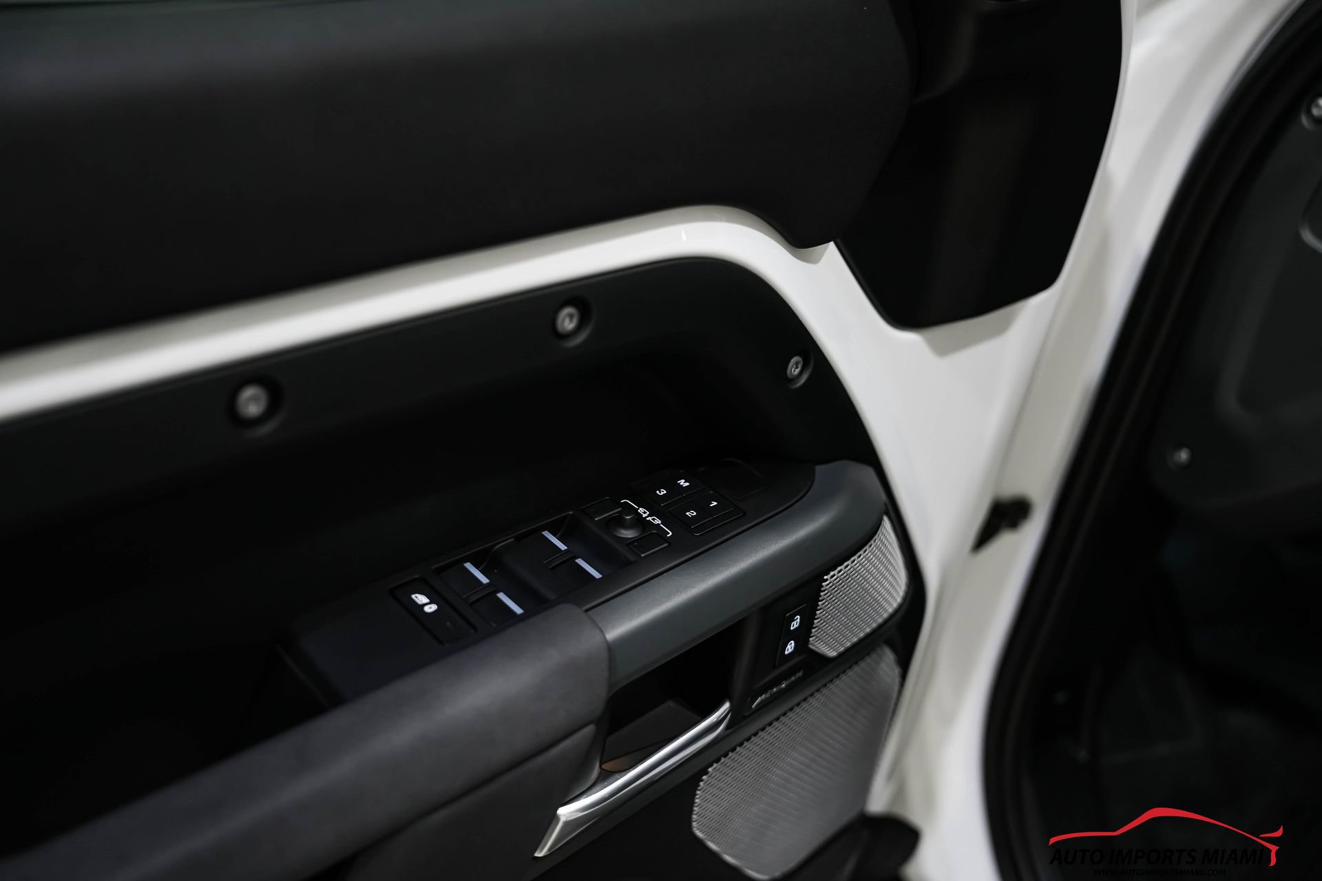 Used 2023 Land Rover Defender 130 X-Dynamic SE image 42