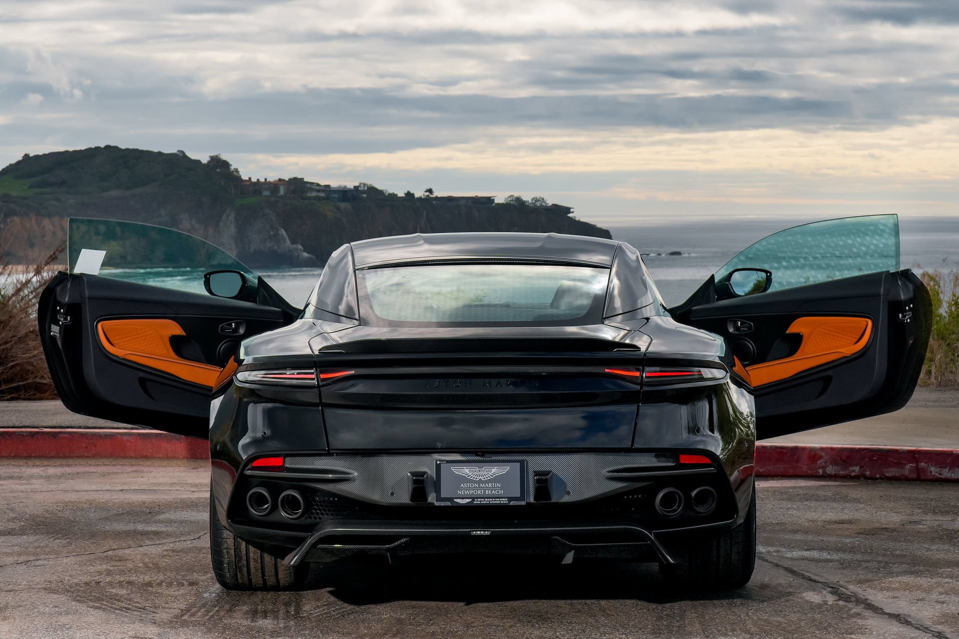 Used 2023 Aston Martin DBS Coupe RWD image 7