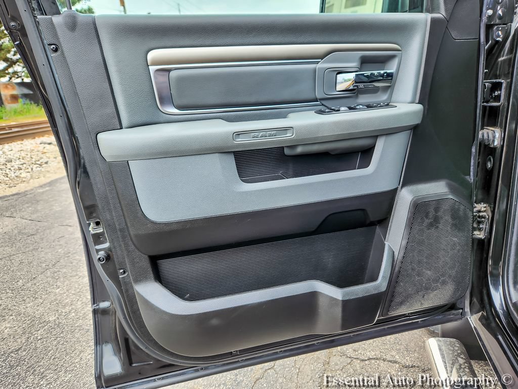 Used 2019 RAM 1500 Classic SLT w/ Luxury Group AWD/4WD image 15
