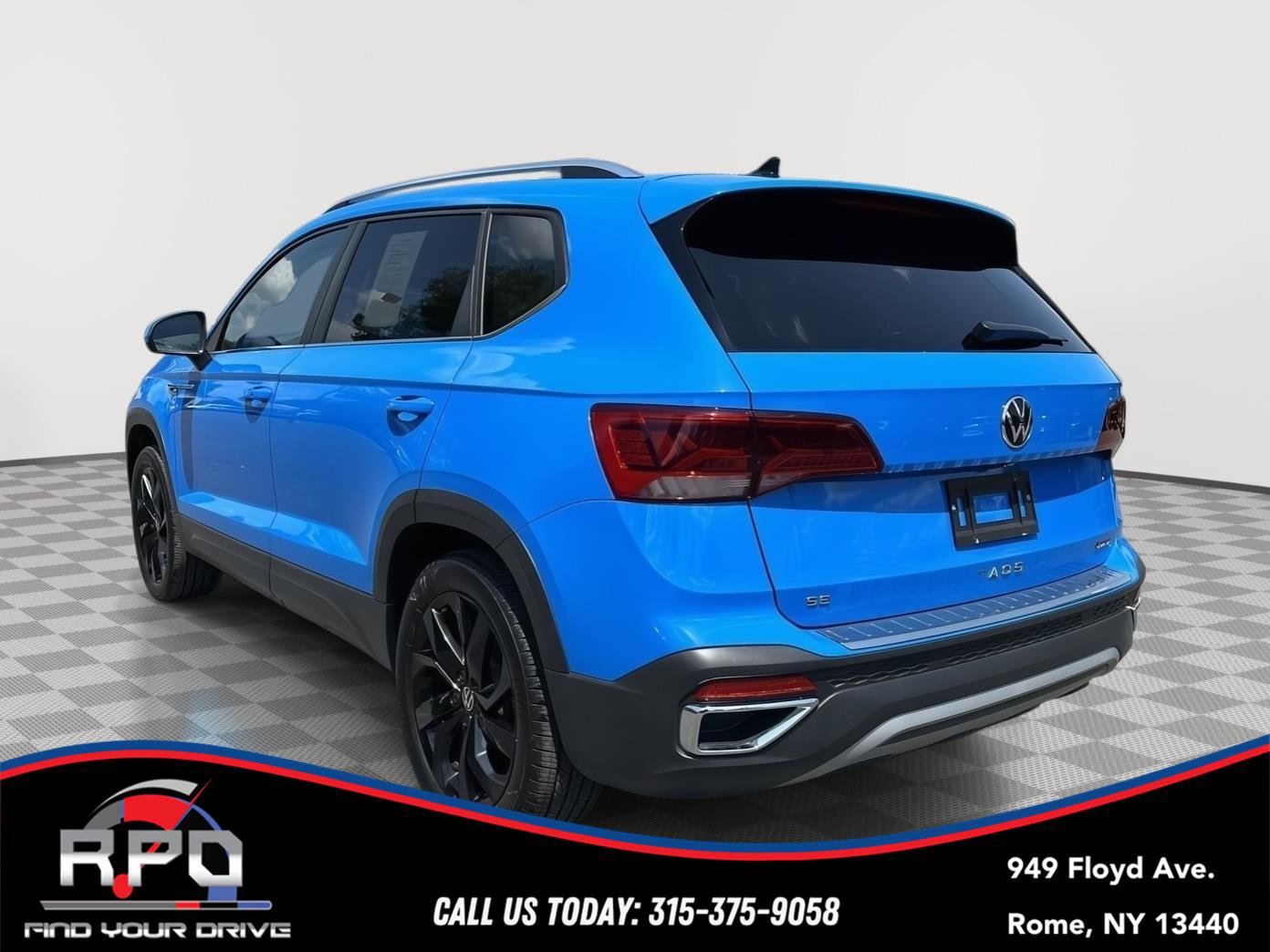 Used 2023 Volkswagen Taos SE w/ Black Wheel Package AWD/4WD image 3