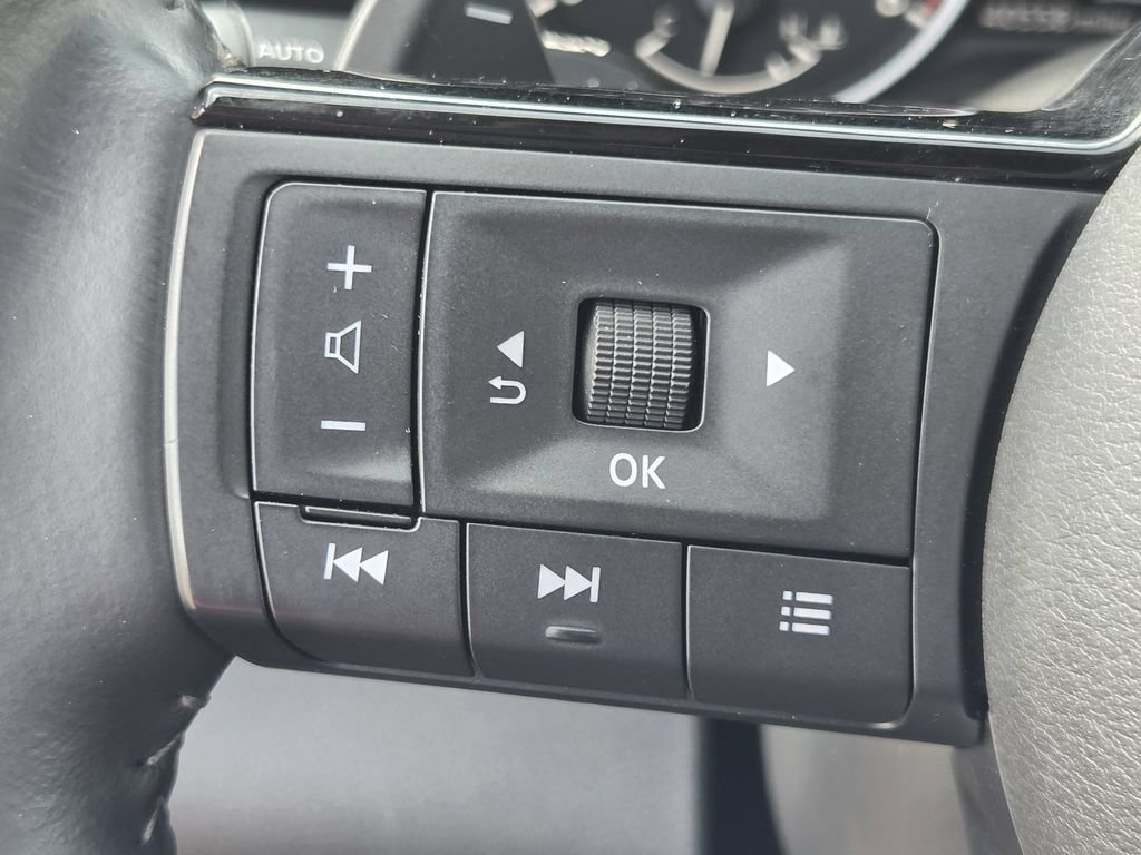 Used 2025 Nissan Pathfinder SL FWD image 23