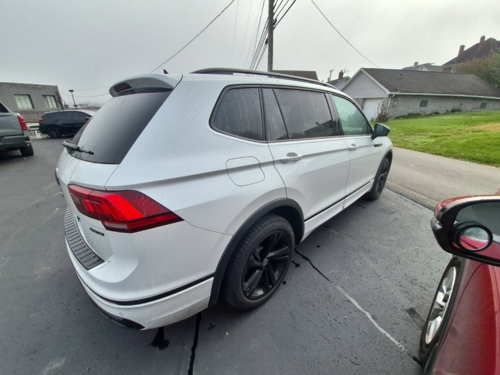 Used 2024 Volkswagen Tiguan SE R-Line AWD/4WD image 8