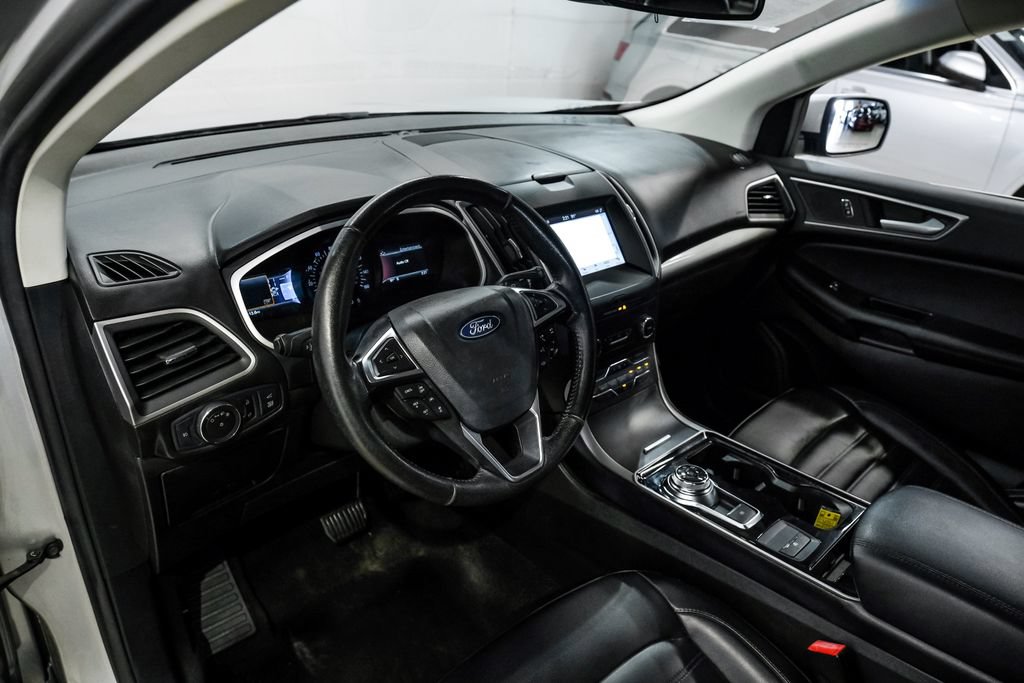 Used 2019 Ford Edge SEL w/ Equipment Group 201A FWD image 3
