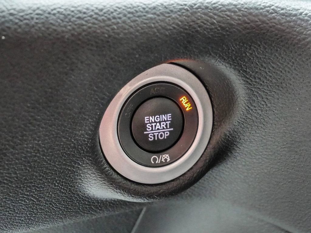 Used 2025 Chrysler Pacifica Select image 31