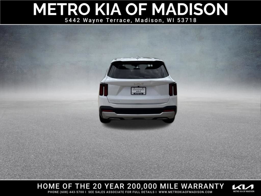 Used 2025 Kia Sorento LX FWD image 5