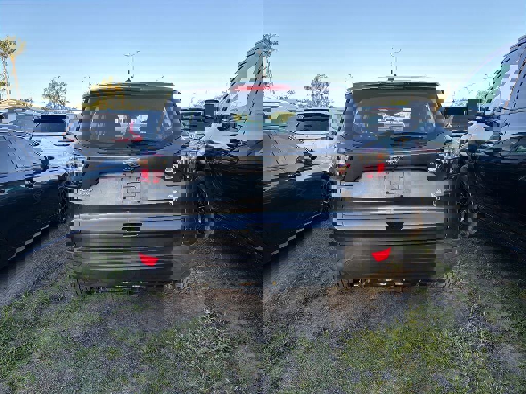 Used 2018 Ford Escape S image 4