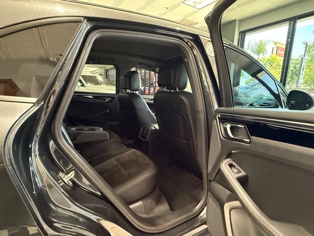 Used 2020 Porsche Macan AWD/4WD image 15