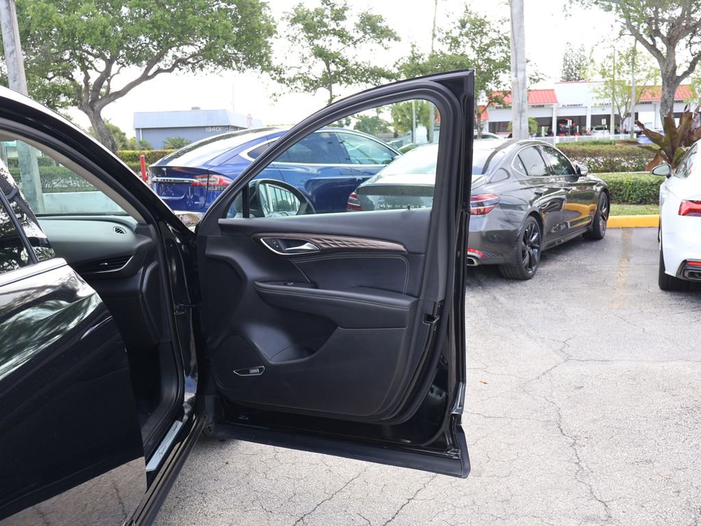 Used 2023 Buick Envision Avenir image 27