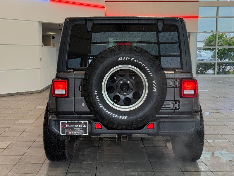 Used 2018 Jeep Wrangler Unlimited Sahara w/ Cold Weather Group AWD/4WD image 4