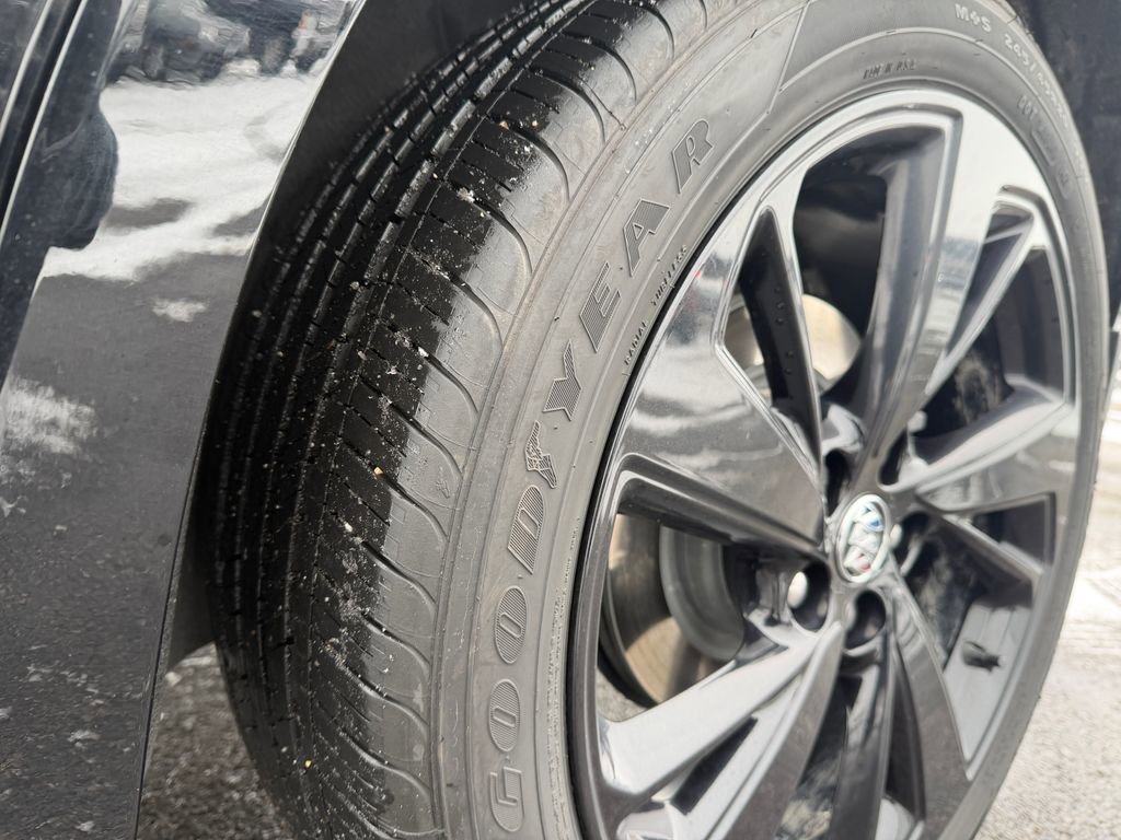 Used 2022 Buick Envision Essence w/ Technology Package II image 13