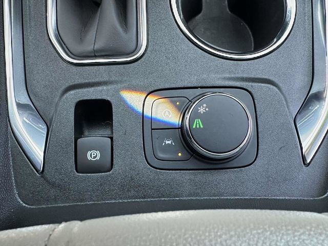Used 2023 Chevrolet Traverse LS FWD image 9
