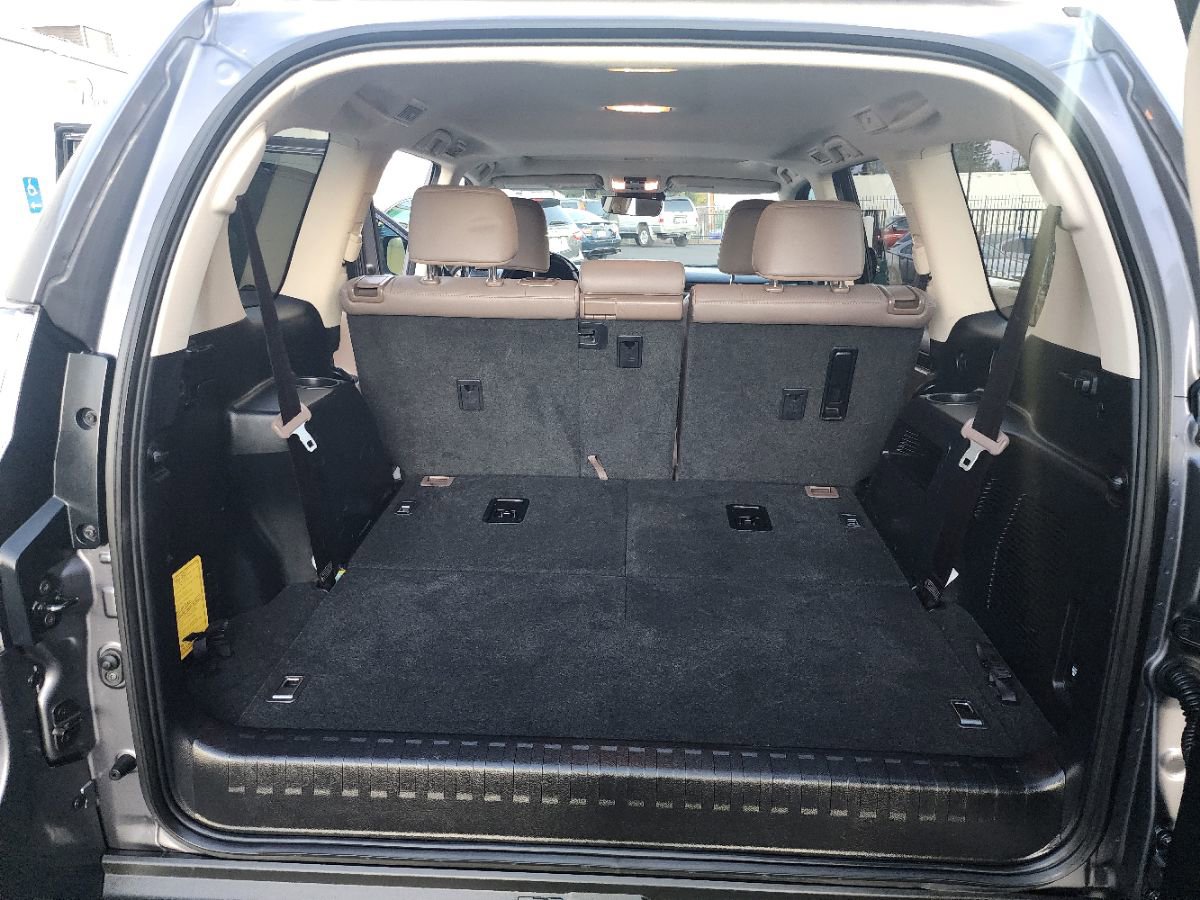 Used 2021 Lexus GX 460 Premium w/ Premium Package image 11