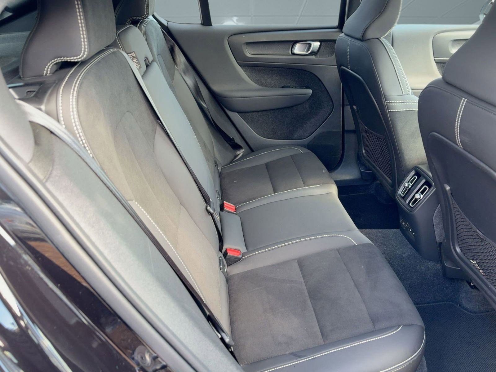 Certified 2025 Volvo EC40 Ultra image 25