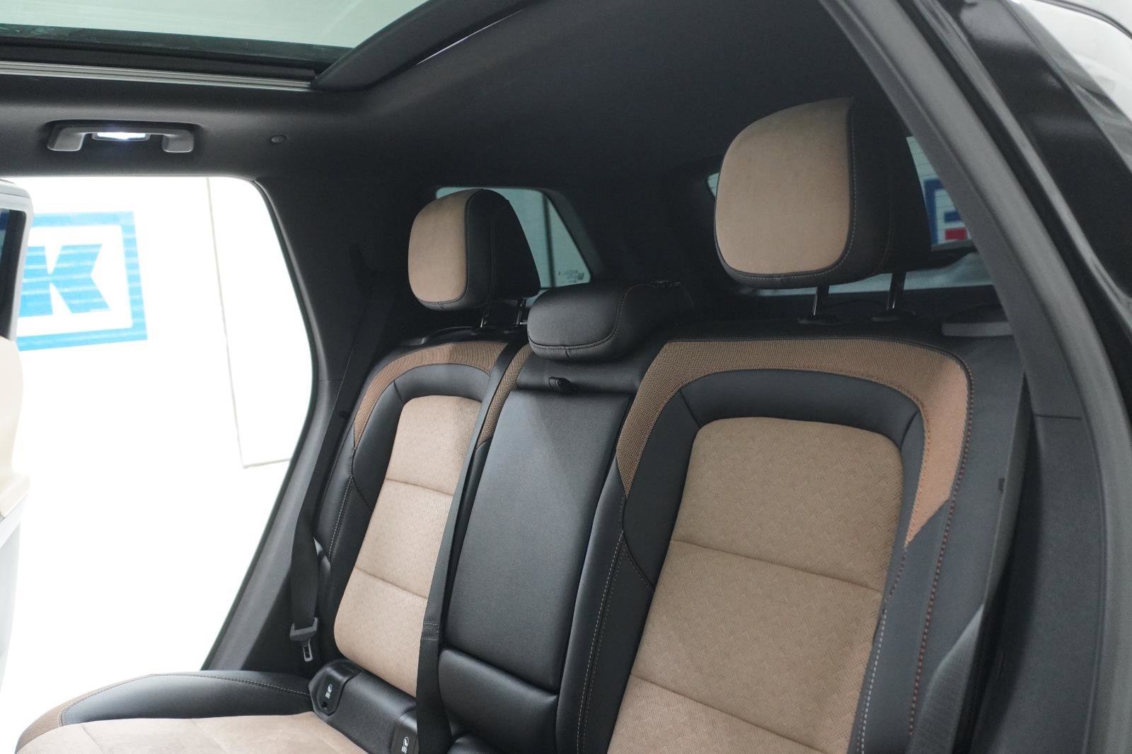 Used 2025 Chevrolet Equinox ACTIV w/ Safety and Technology Package FWD image 38