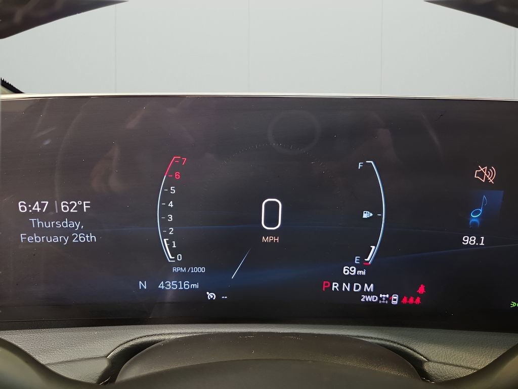 Used 2024 Cadillac XT4 Premium Luxury image 14