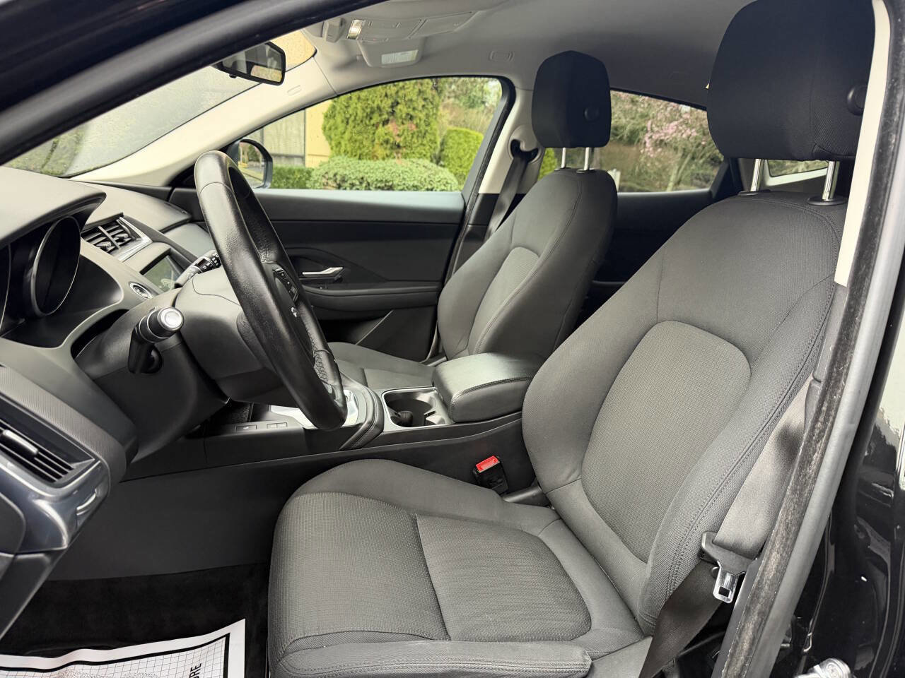 Used 2019 Jaguar E-PACE image 10