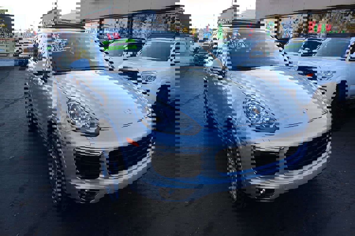 Used 2018 Porsche Cayenne Platinum Edition image 8