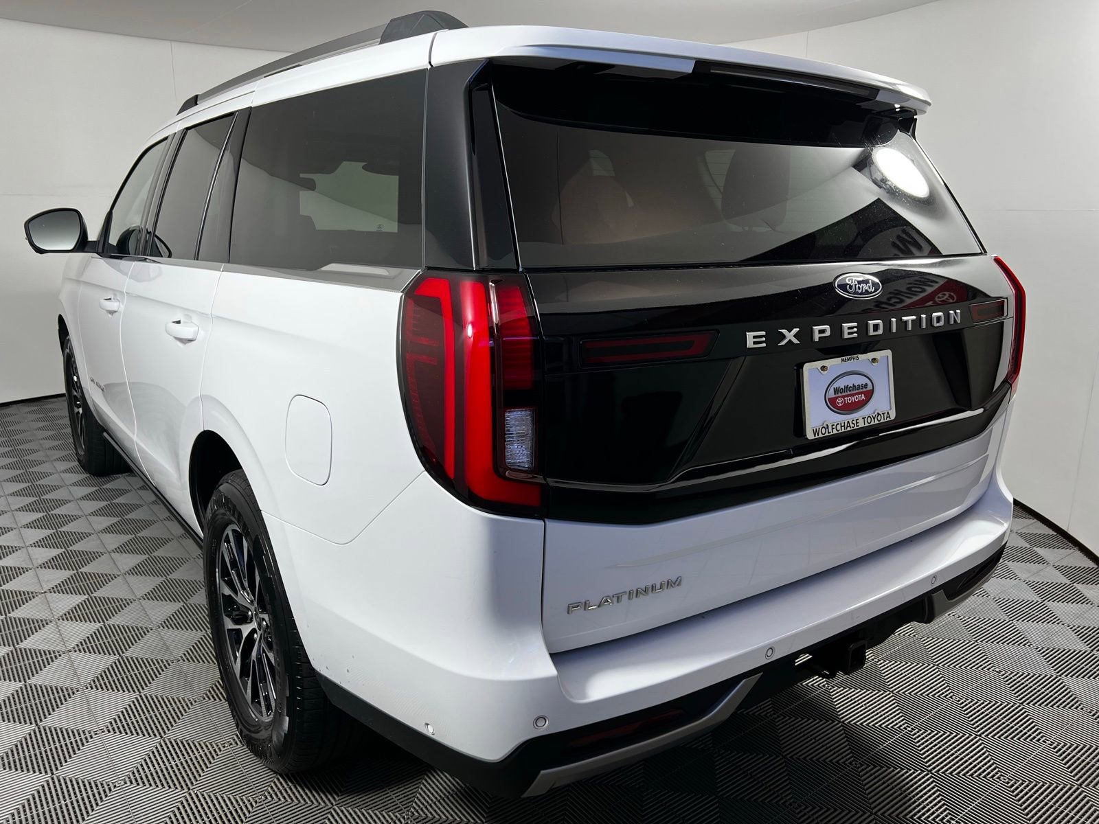 Used 2025 Ford Expedition Platinum AWD/4WD image 7