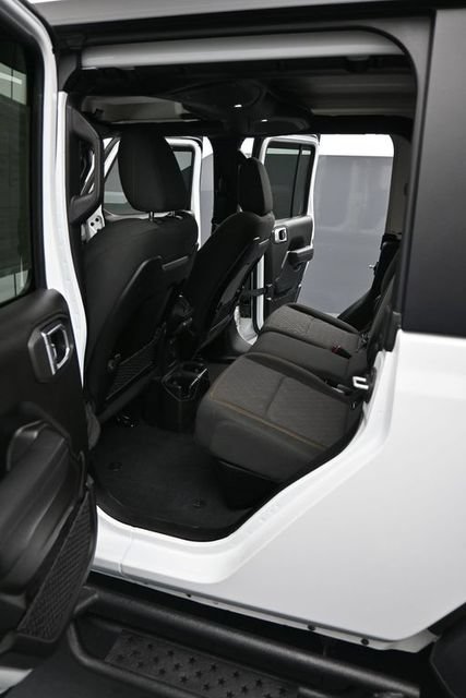 Used 2024 Jeep Gladiator Mojave w/ Technology Group AWD/4WD image 12