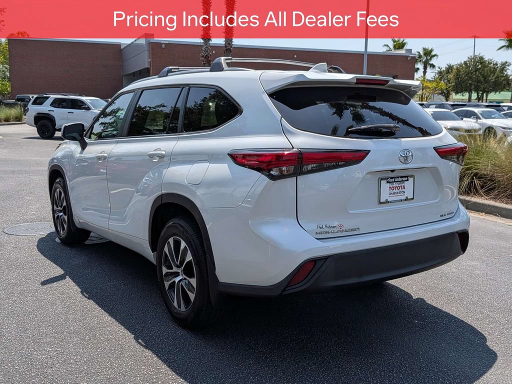 Used 2023 Toyota Highlander XLE AWD/4WD image 7
