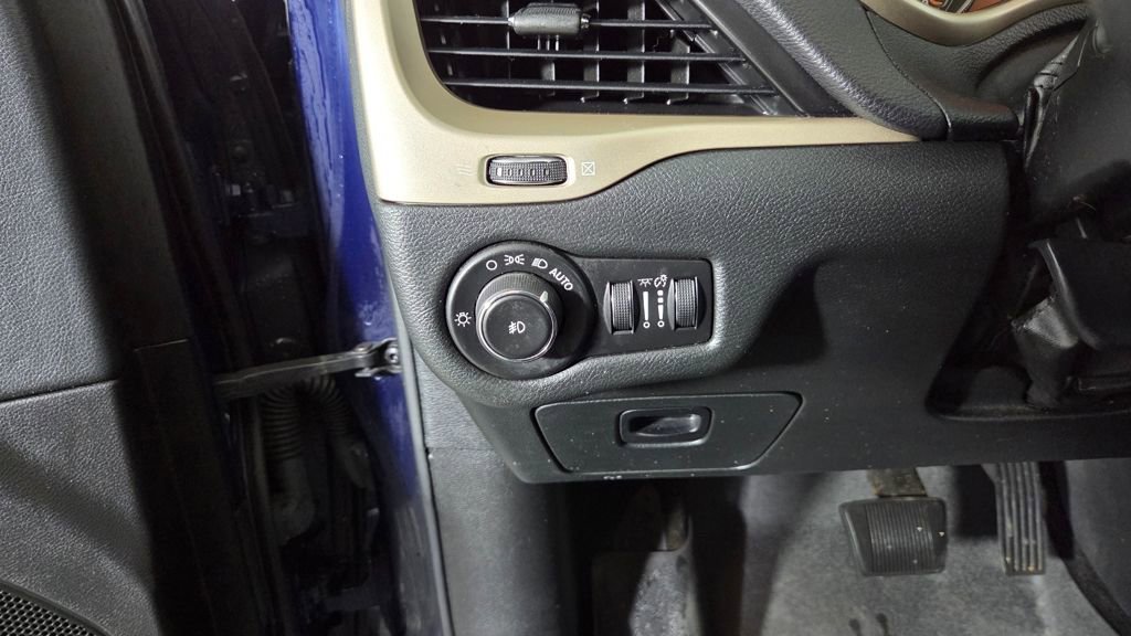 Used 2015 Jeep Cherokee Limited image 19