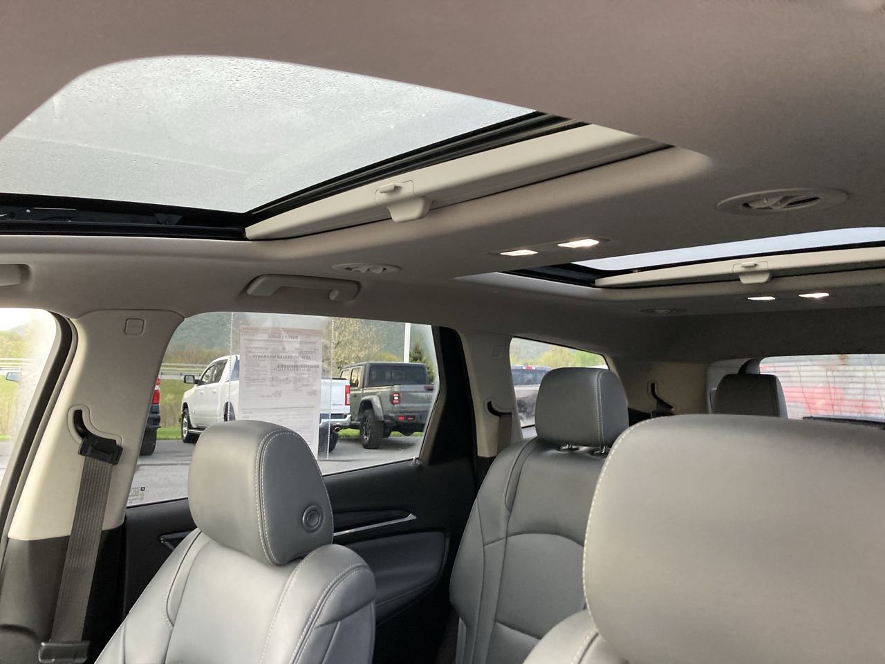 Used 2020 Buick Enclave Essence w/ Sound and Sites Package AWD/4WD image 11