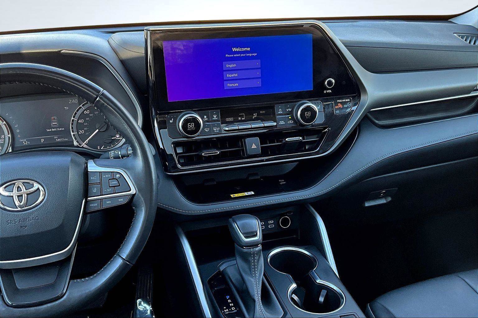 Used 2023 Toyota Highlander XLE image 6