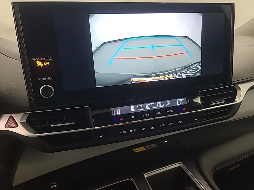 Used 2025 Toyota Sienna XLE FWD image 31