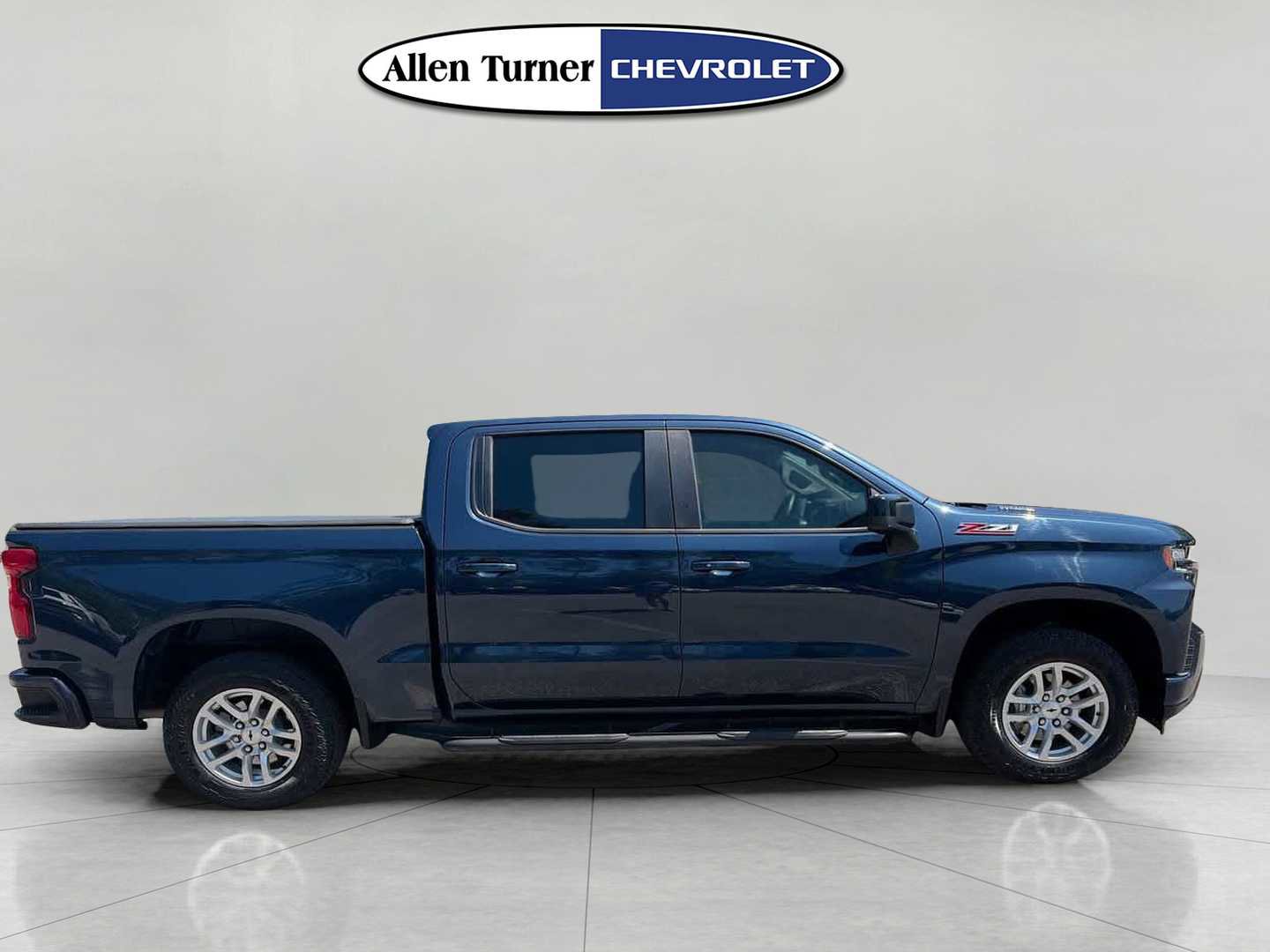 Used 2022 Chevrolet Silverado 1500 RST w/ Z71 Off-Road Package AWD/4WD image 3