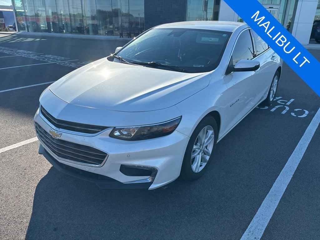 Used 2018 Chevrolet Malibu LT w/ Driver Confidence Package FWD image 3