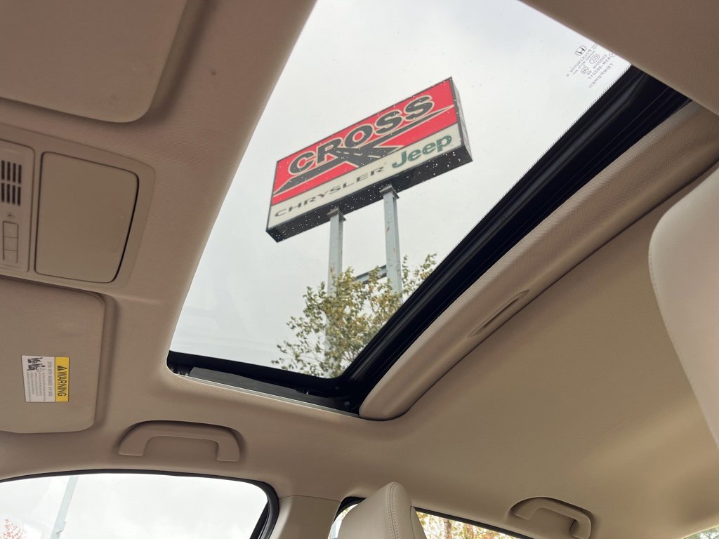 Used 2017 Honda Accord Touring image 2