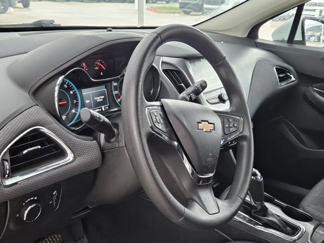 Used 2018 Chevrolet Cruze LT w/ Convenience Package FWD image 8