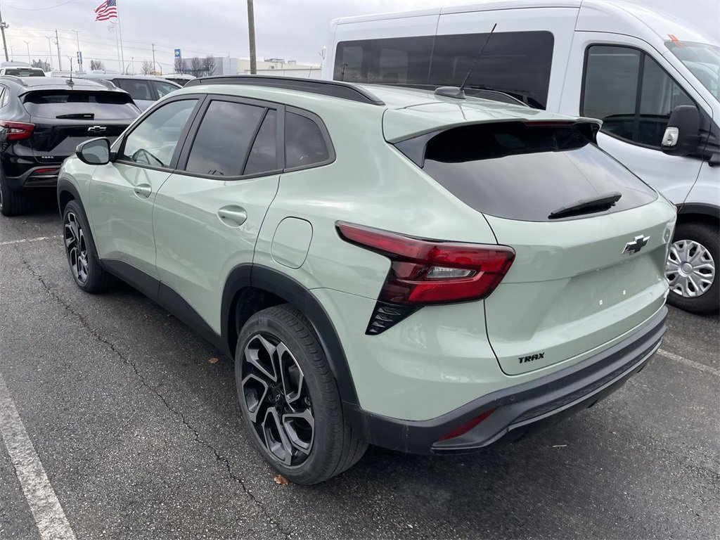 Used 2024 Chevrolet Trax RS w/ Sunroof Package image 6