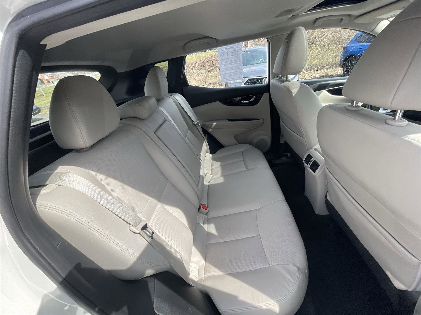 Used 2018 Nissan Rogue Sport SL w/ SL Premium Package image 23