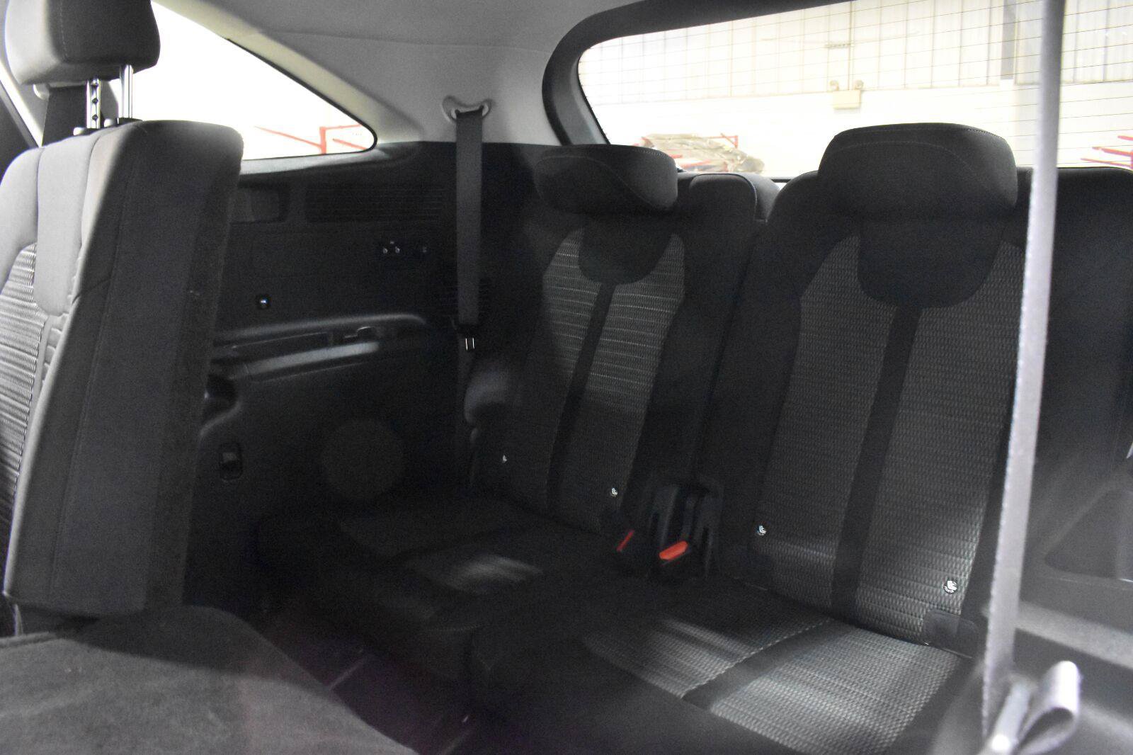 Used 2025 Kia Sorento LX FWD image 4