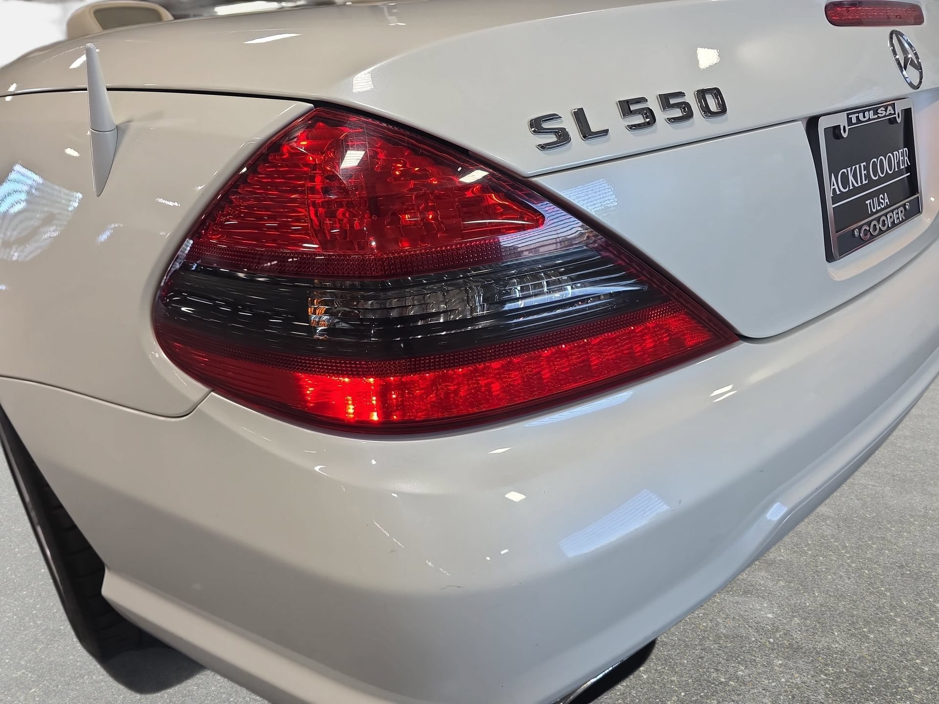 Used 2011 Mercedes-Benz SL 550 image 32