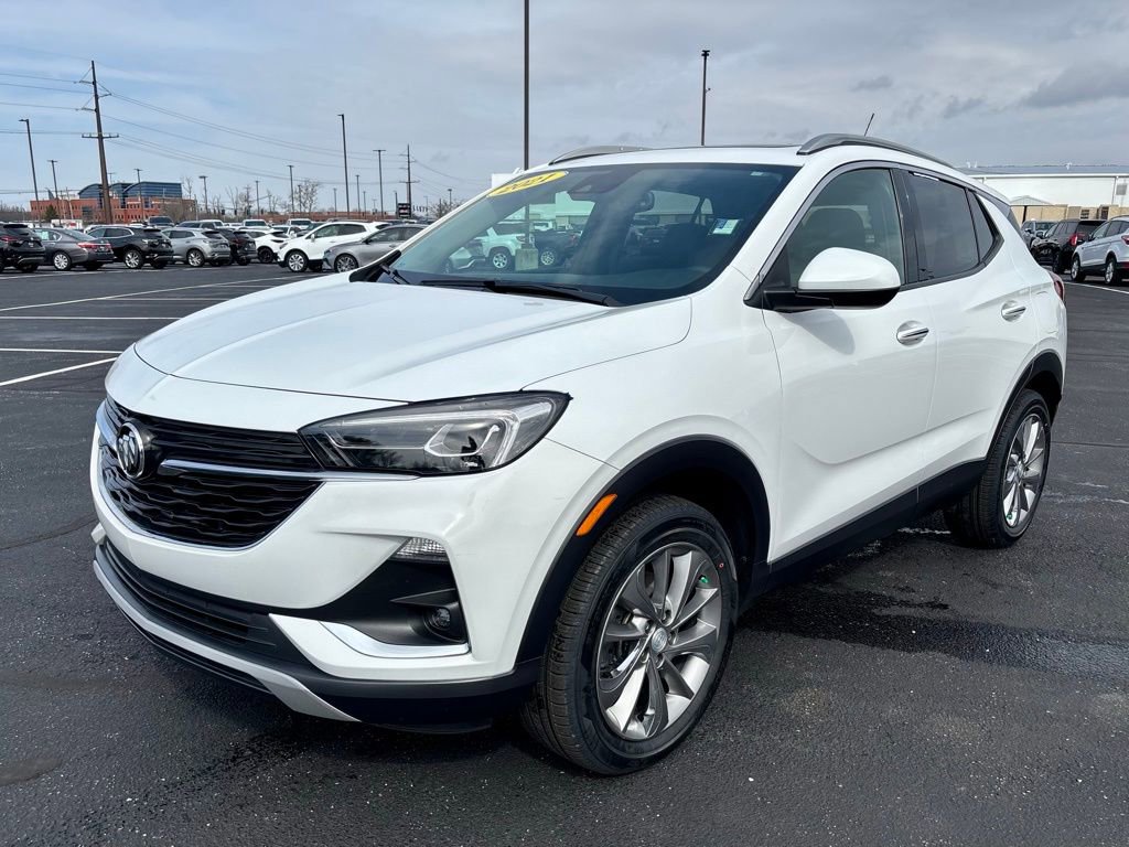 Used 2021 Buick Encore GX Essence w/ Experience Buick Package image 3